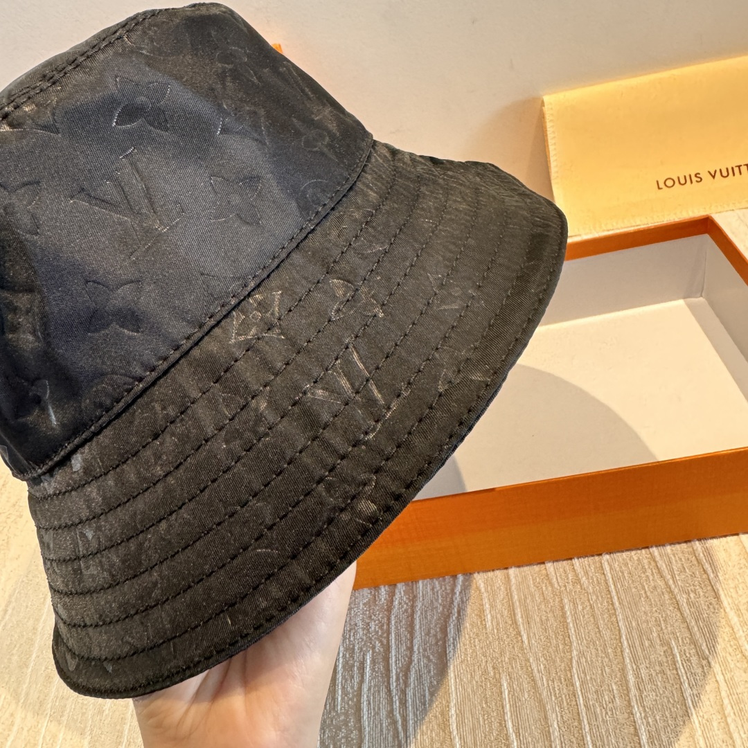配包装布袋，Lv经典款原单渔夫帽，顶级版本，专柜1:1开模订制，原版缎面提花布料+纯棉里衬，轻盈透气！质