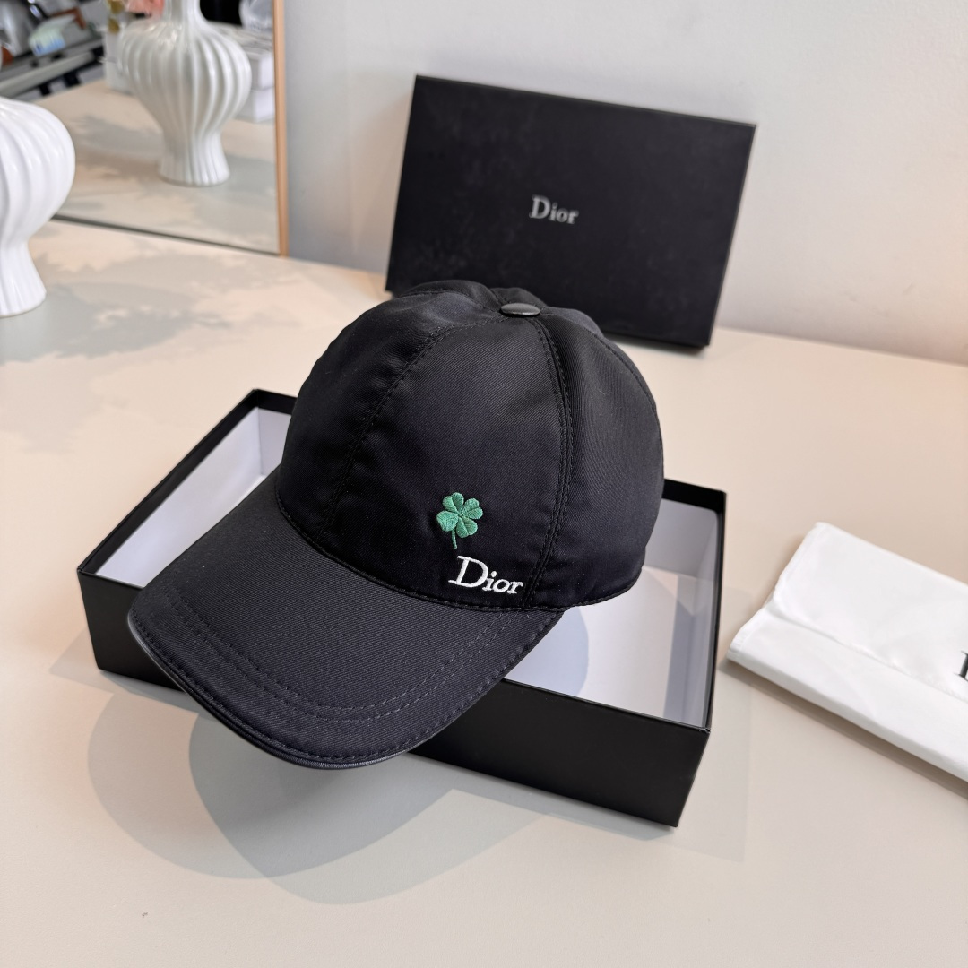 NO:755722,Batch comes with box bag, Dior's new original baseball cap, Dior embroidery, the same style as the Internet celebrity star, 1:1 mold customization, pure cotton fabric + first layer of cowhide, pure cotton lining, light and breathable!  The quality is great, the basic head circumference is 56, the patch is adjustable. Hats, straw hats, fisherman hats, baseball caps, hats, dior, dior, espadrilles, cowhide, hats19860909批 配盒子布袋,Dior(迪奥)新款原单棒球帽, Dior刺绣,网红明星同款,1:1开模订制,纯棉面料+头层牛皮,纯棉内里,轻盈透气！质量超赞,基础头围56,贴片可调节.帽子草帽渔夫帽棒球帽,帽子,dior,dior,espadrilles,cowhide,hats,hat