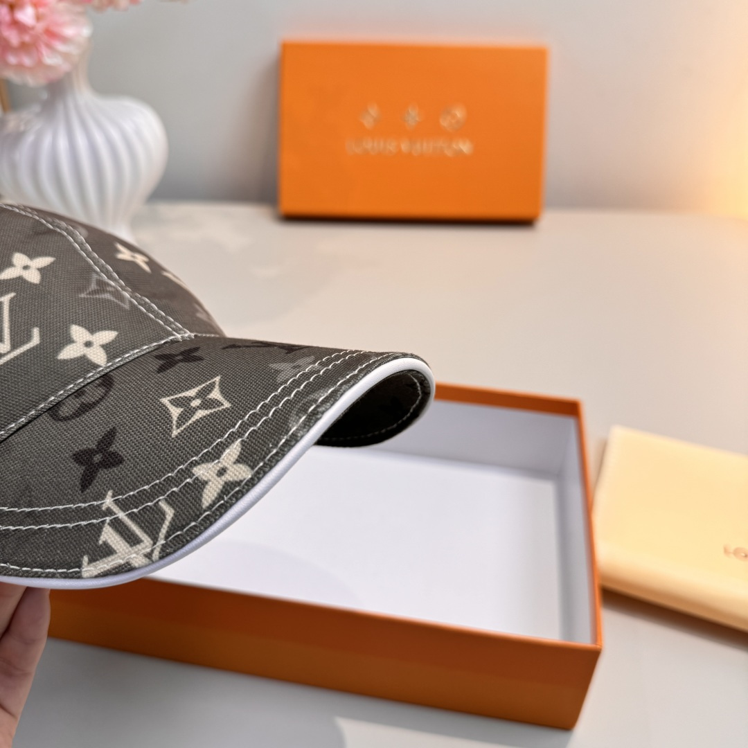 配盒子布袋，LV(路易威登)新款原单棒球帽， 专柜1:1开模订制，原版帆布料+头层牛皮，轻盈透气！质量超