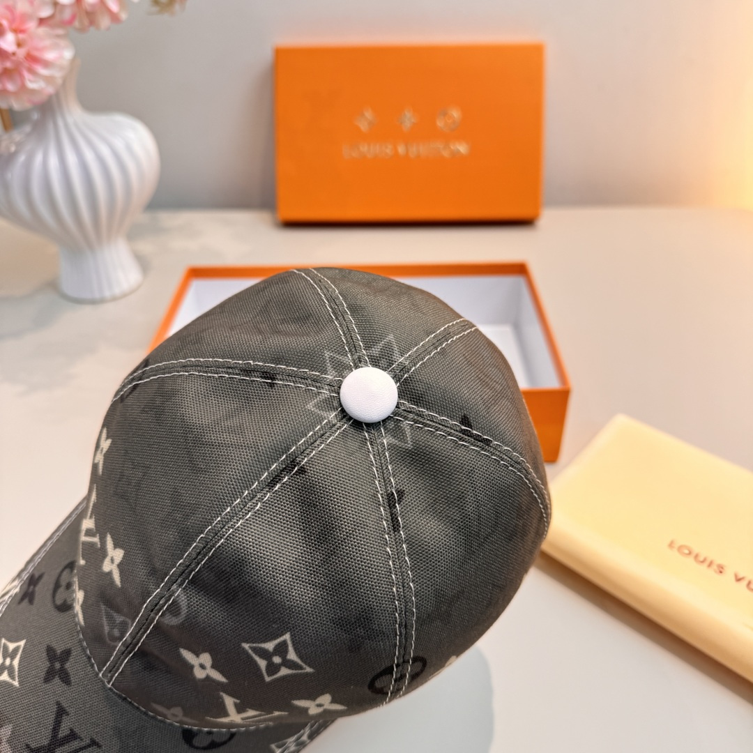配盒子布袋，LV(路易威登)新款原单棒球帽， 专柜1:1开模订制，原版帆布料+头层牛皮，轻盈透气！质量超