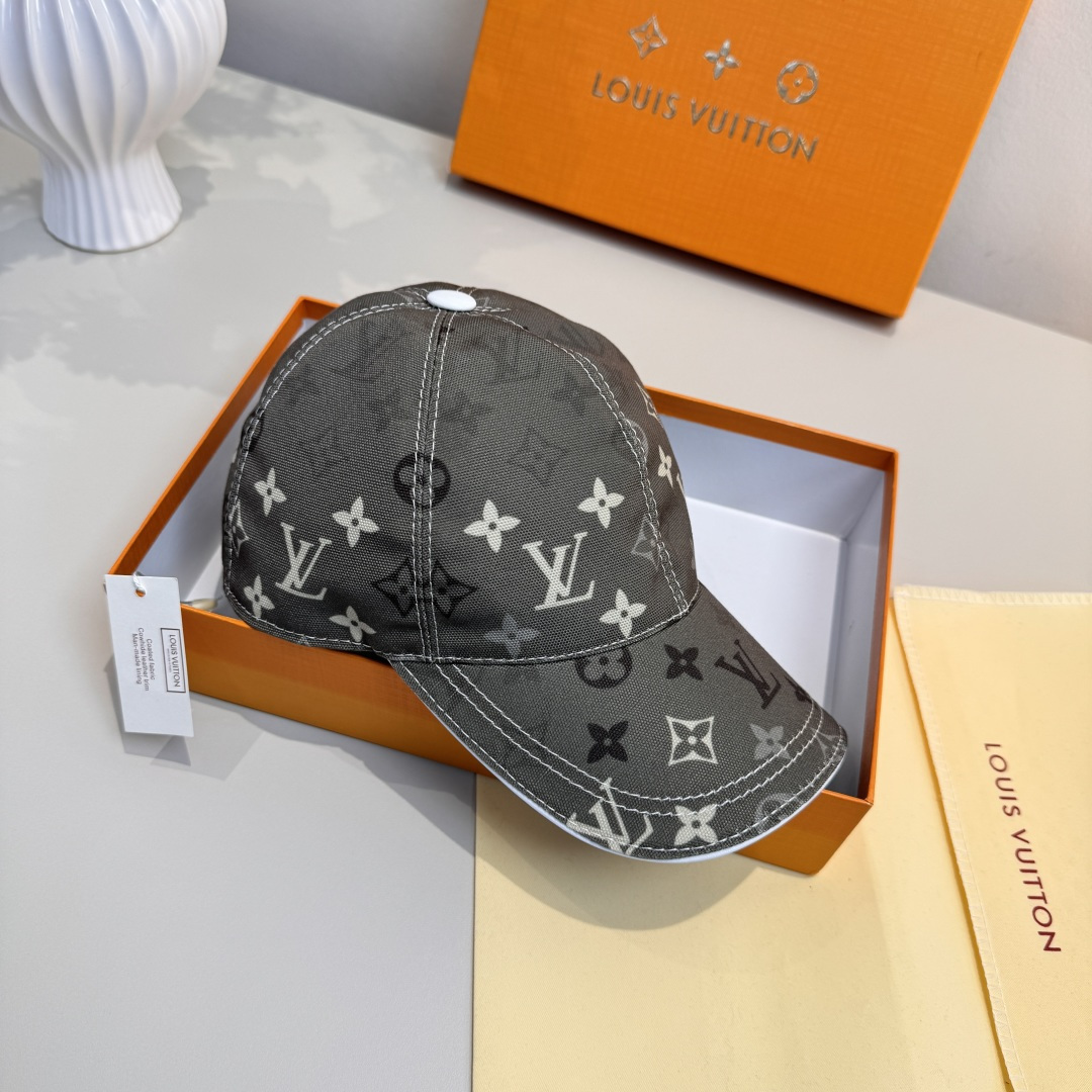 配盒子布袋，LV(路易威登)新款原单棒球帽， 专柜1:1开模订制，原版帆布料+头层牛皮，轻盈透气！质量超