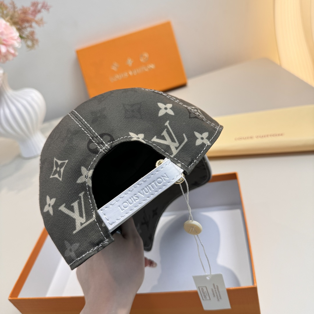 配盒子布袋，LV(路易威登)新款原单棒球帽， 专柜1:1开模订制，原版帆布料+头层牛皮，轻盈透气！质量超