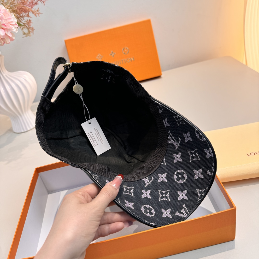 配盒子布袋，LV(路易威登)新款原单棒球帽， 专柜1:1开模订制，原版帆布料+头层牛皮，轻盈透气！质量超