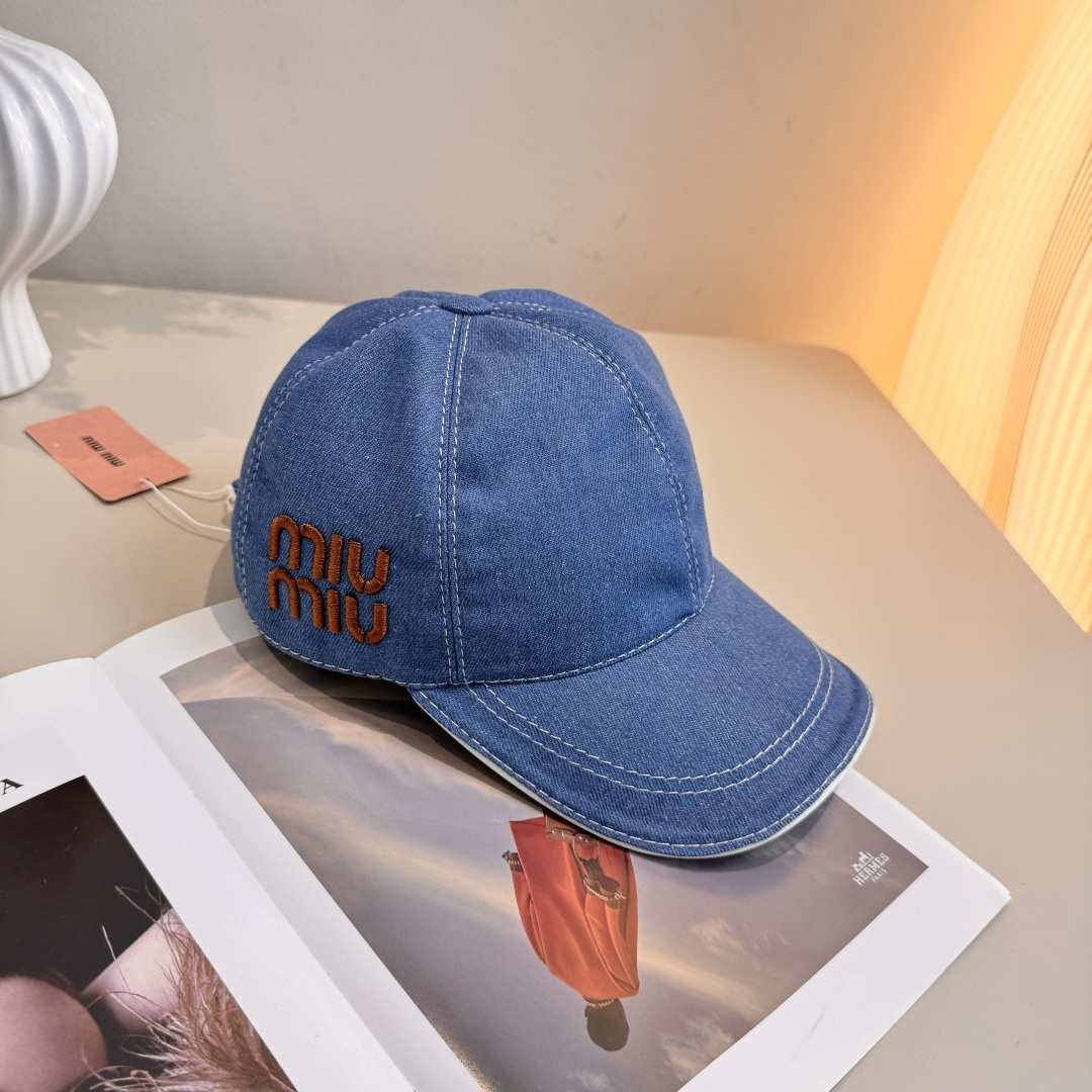 NO:765027,Batch (this model has no packaging) Miumiu original baseball cap, with the same letter embroidery as the internet celebrity, 1:1 mold opening and customization at the counter, original canvas fabric + first-layer cowhide, light and breathable!  The quality is great, the basic head circumference is 56, the patch is adjustable. Hats, straw hats, fisherman hats, baseball caps, hats, miumiu, espadrilles, cowhide, hats19860909批(此款无包装） Miumiu(缪缪)原单棒球帽,网红同款字母刺绣,专柜1:1开模订制,原版帆布料+头层牛皮,轻盈透气！质量超赞,基础头围56,贴片可调节.帽子草帽渔夫帽棒球帽,帽子,miumiu,espadrilles,cowhide,hats,hat