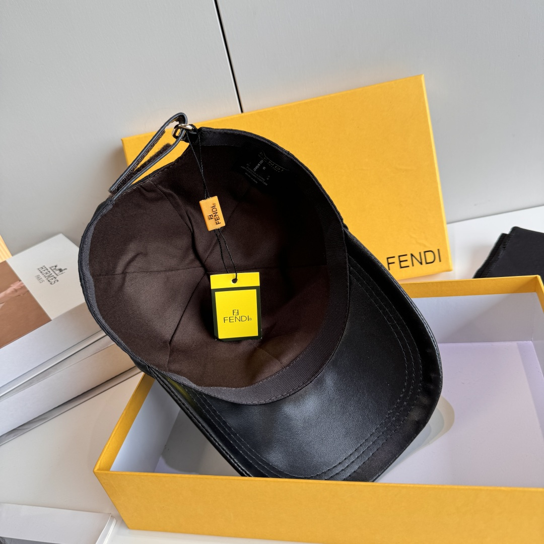 配盒子布袋，Fendi(芬迪)新款原单棒球帽， 双F拼皮，复古韵味十足，1:1开模订制，原版帆布料+头层