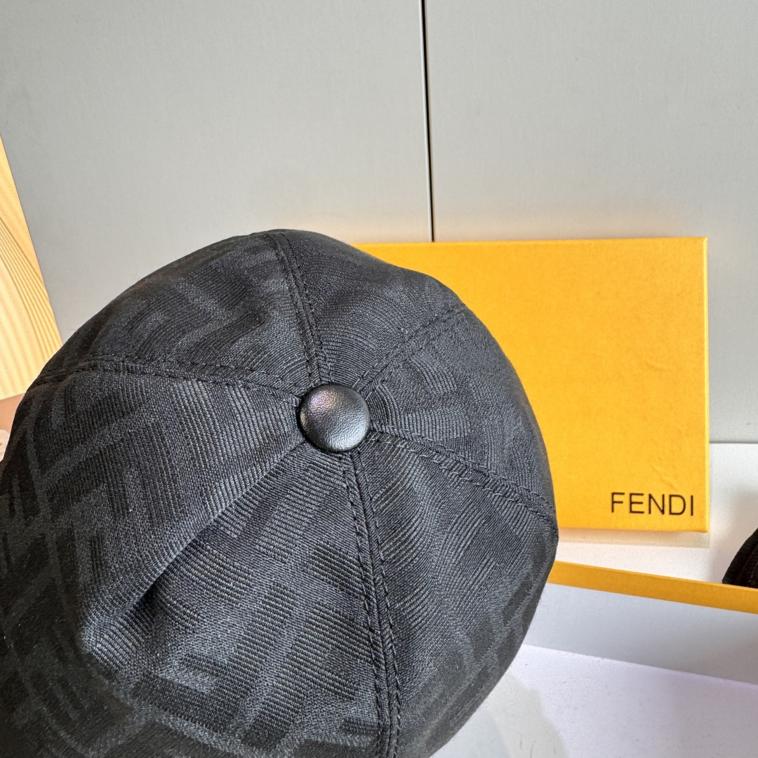 配盒子布袋，Fendi(芬迪)新款原单棒球帽， 双F拼皮，复古韵味十足，1:1开模订制，原版帆布料+头层