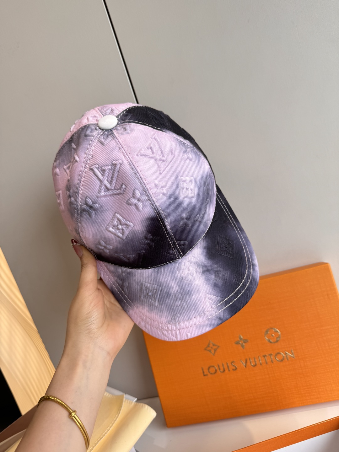 配盒子布袋，LV(路易威登)新款原单棒球帽，LV水墨渐变，1:1开模订制，原版牛津布料，做工细致完美，质