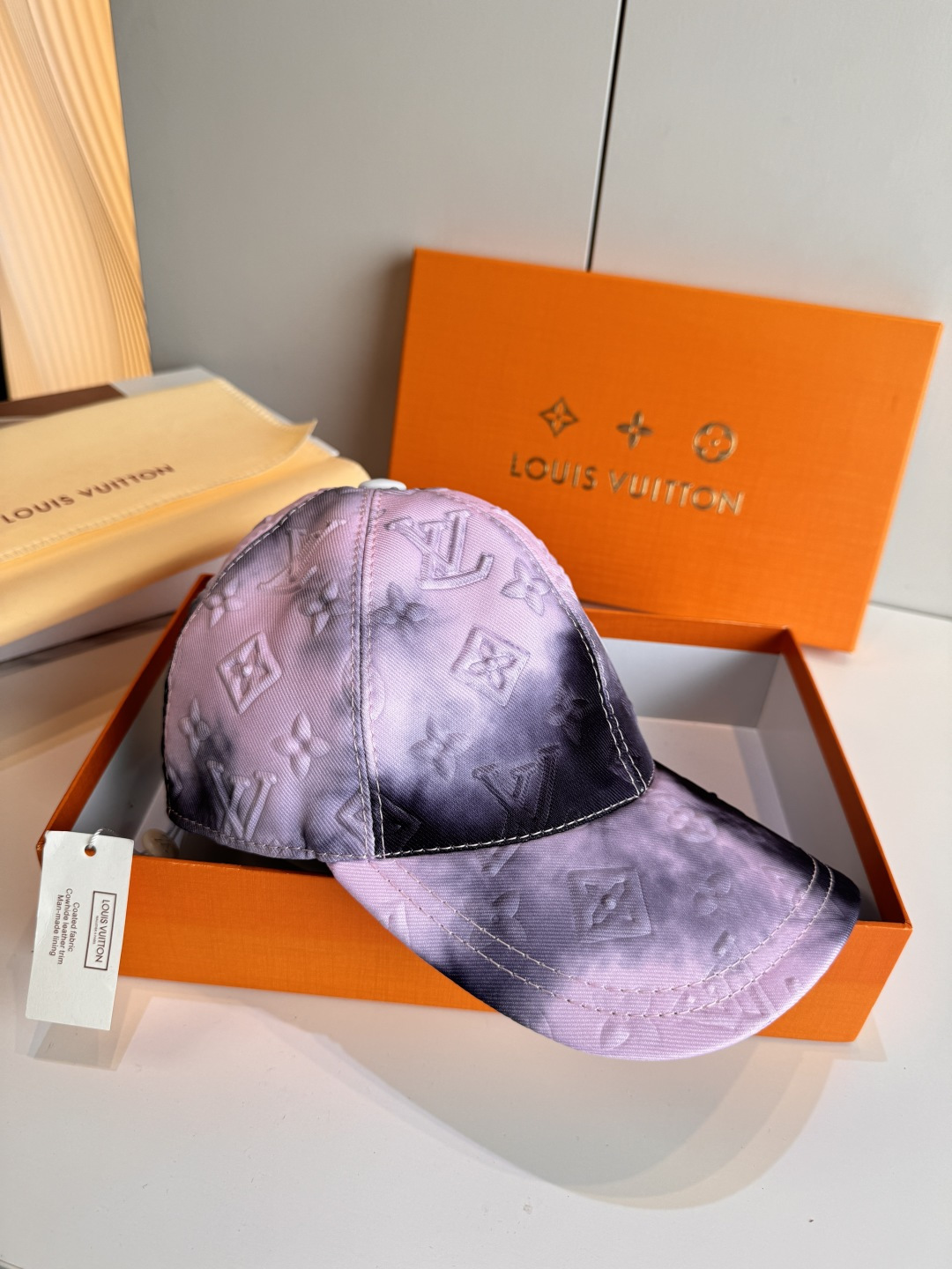 配盒子布袋，LV(路易威登)新款原单棒球帽，LV水墨渐变，1:1开模订制，原版牛津布料，做工细致完美，质