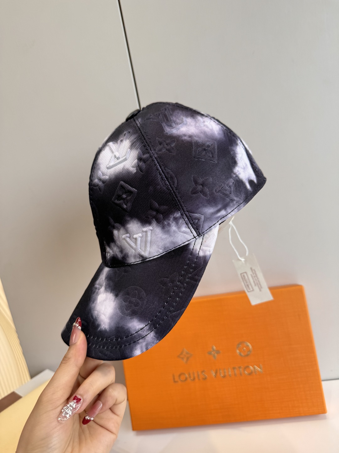 配盒子布袋，LV(路易威登)新款原单棒球帽，LV水墨渐变，1:1开模订制，原版牛津布料，做工细致完美，质
