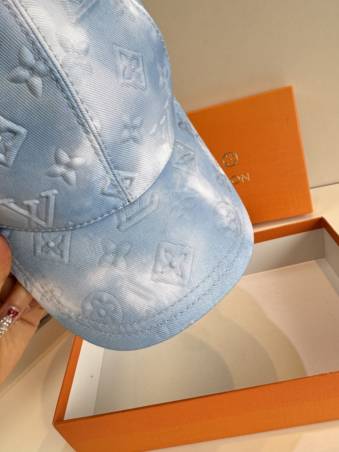 配盒子布袋，LV(路易威登)新款原单棒球帽，LV水墨渐变，1:1开模订制，原版牛津布料，做工细致完美，质