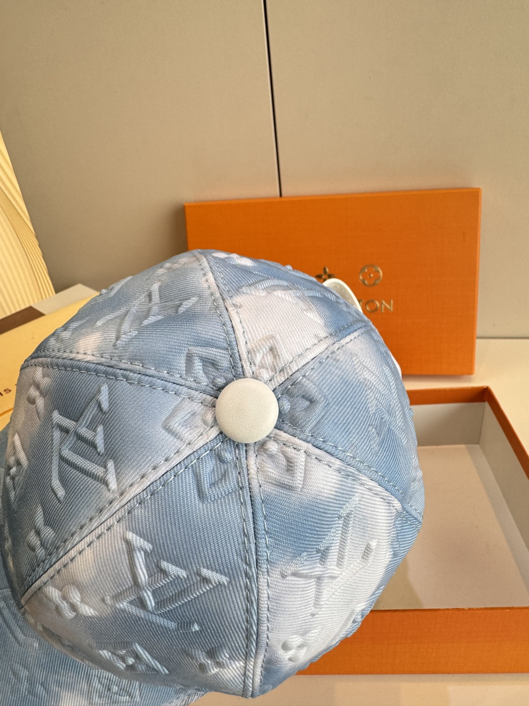 配盒子布袋，LV(路易威登)新款原单棒球帽，LV水墨渐变，1:1开模订制，原版牛津布料，做工细致完美，质
