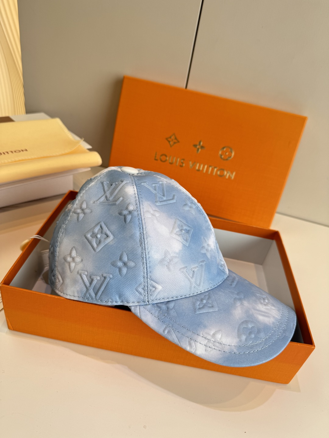 配盒子布袋，LV(路易威登)新款原单棒球帽，LV水墨渐变，1:1开模订制，原版牛津布料，做工细致完美，质