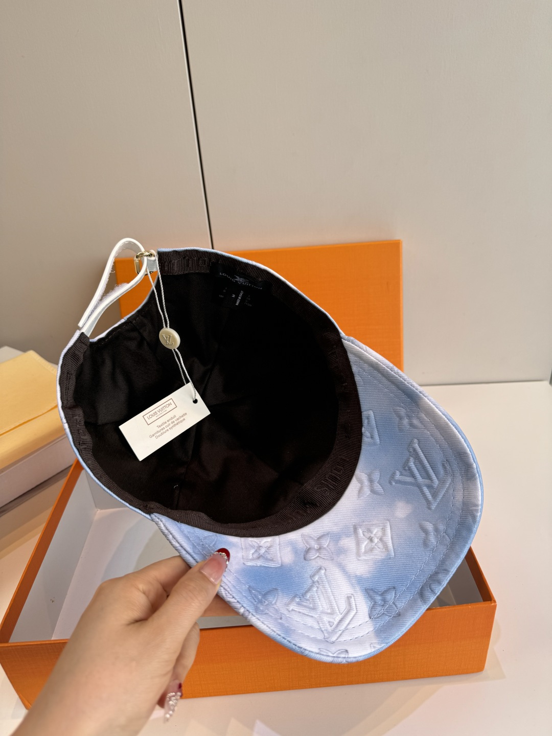 配盒子布袋，LV(路易威登)新款原单棒球帽，LV水墨渐变，1:1开模订制，原版牛津布料，做工细致完美，质