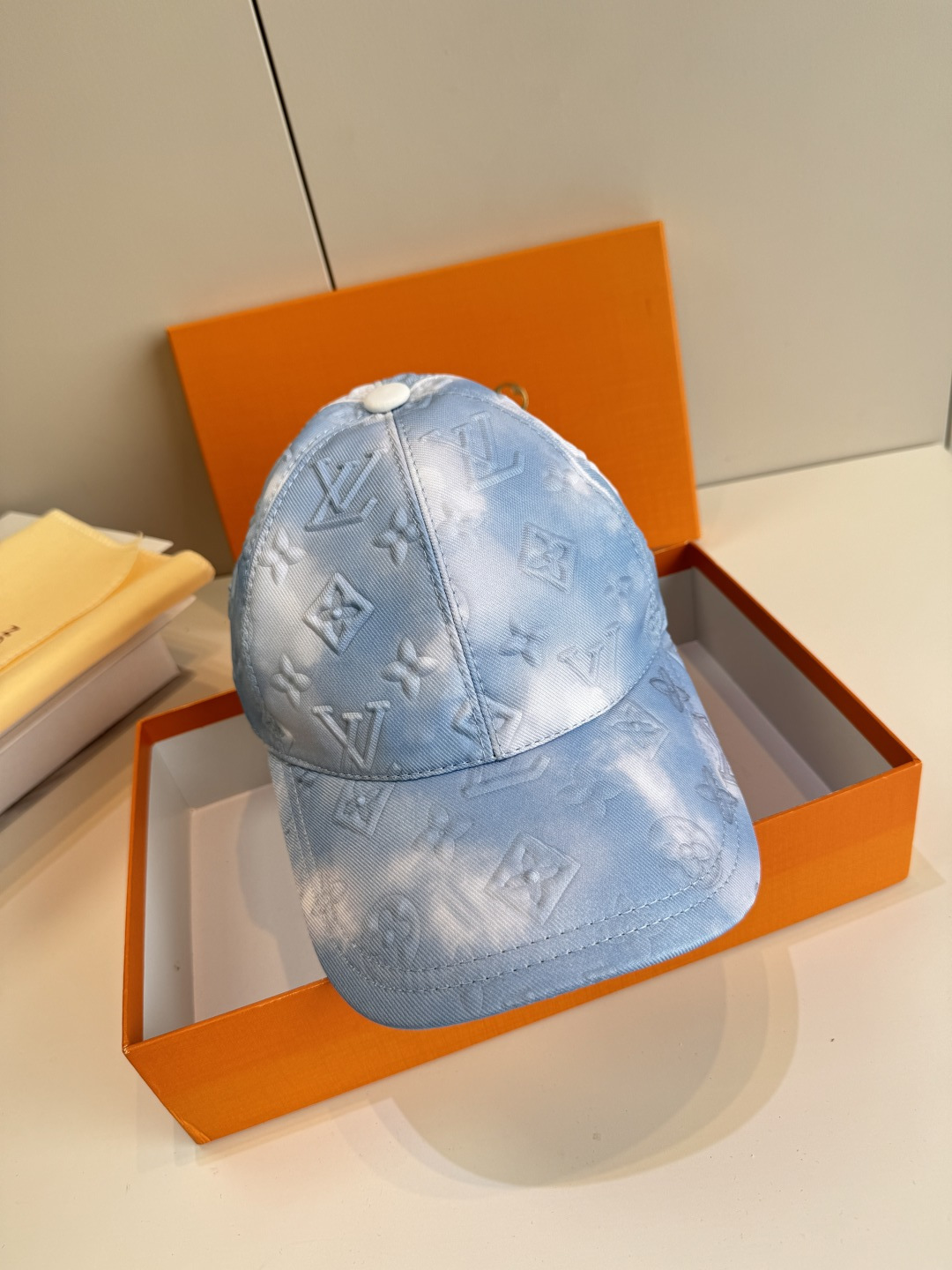 配盒子布袋，LV(路易威登)新款原单棒球帽，LV水墨渐变，1:1开模订制，原版牛津布料，做工细致完美，质