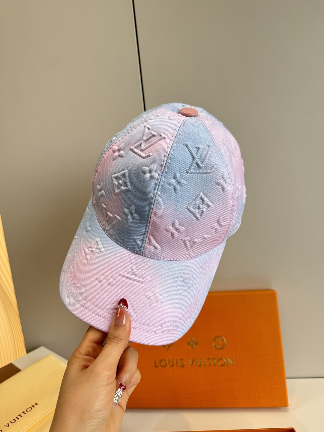 配盒子布袋，LV(路易威登)新款原单棒球帽，LV水墨渐变，1:1开模订制，原版牛津布料，做工细致完美，质