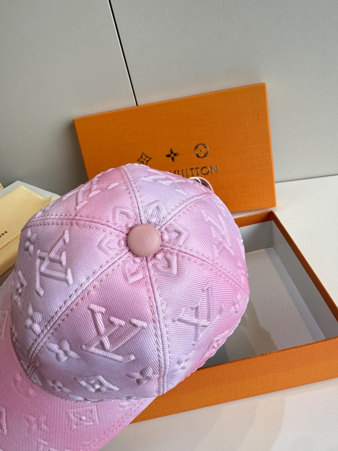 配盒子布袋，LV(路易威登)新款原单棒球帽，LV水墨渐变，1:1开模订制，原版牛津布料，做工细致完美，质