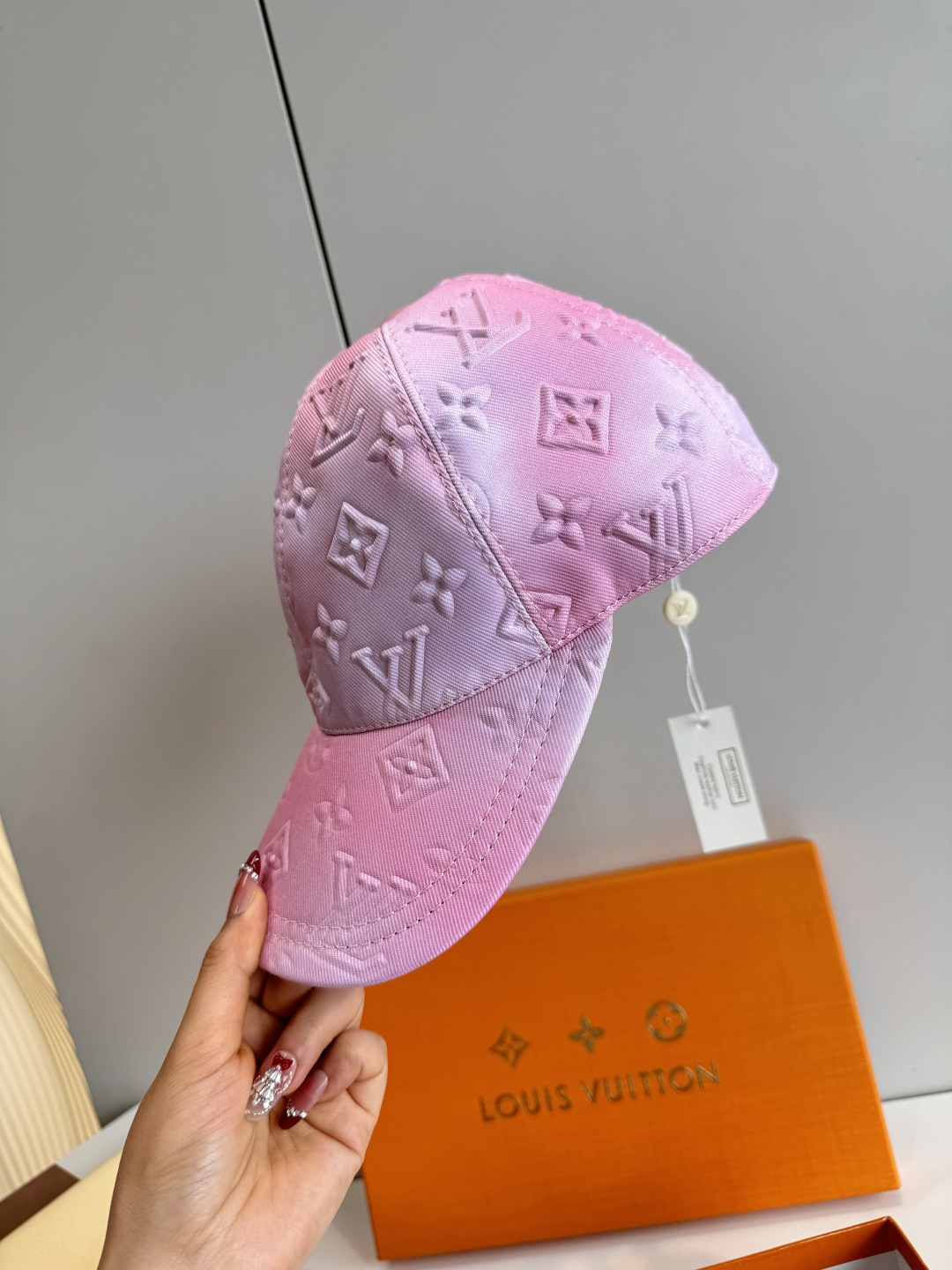配盒子布袋，LV(路易威登)新款原单棒球帽，LV水墨渐变，1:1开模订制，原版牛津布料，做工细致完美，质