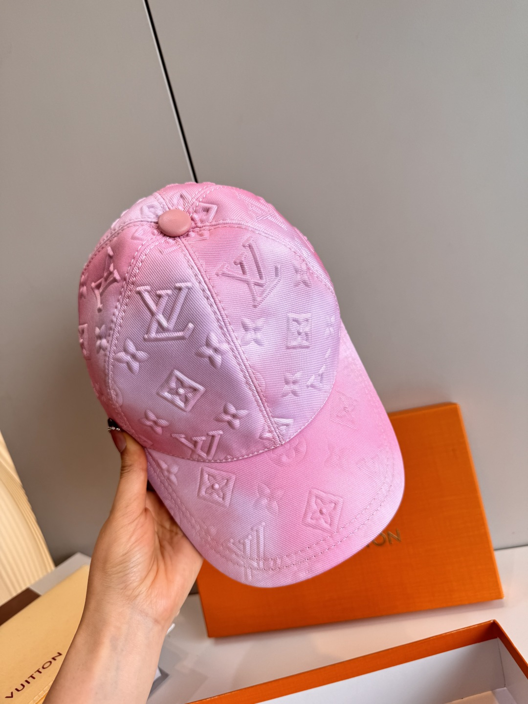 配盒子布袋，LV(路易威登)新款原单棒球帽，LV水墨渐变，1:1开模订制，原版牛津布料，做工细致完美，质