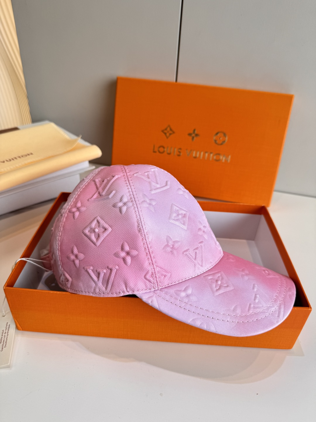 配盒子布袋，LV(路易威登)新款原单棒球帽，LV水墨渐变，1:1开模订制，原版牛津布料，做工细致完美，质