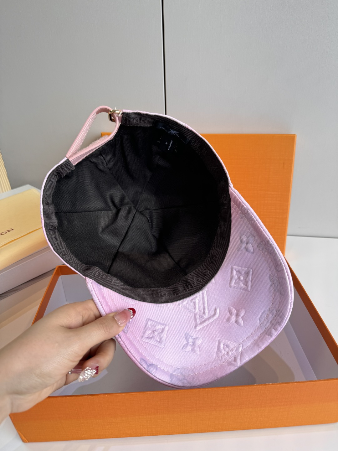 配盒子布袋，LV(路易威登)新款原单棒球帽，LV水墨渐变，1:1开模订制，原版牛津布料，做工细致完美，质