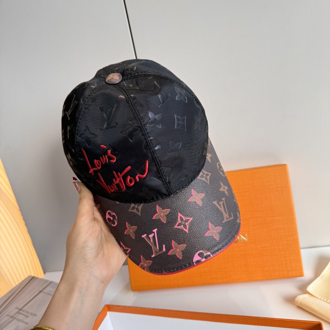 配盒子布袋，LV(路易威登)新款原单棒球帽，红色艺术刺绣，1:1开模订制，原版印花绸缎面料+专柜老花皮，