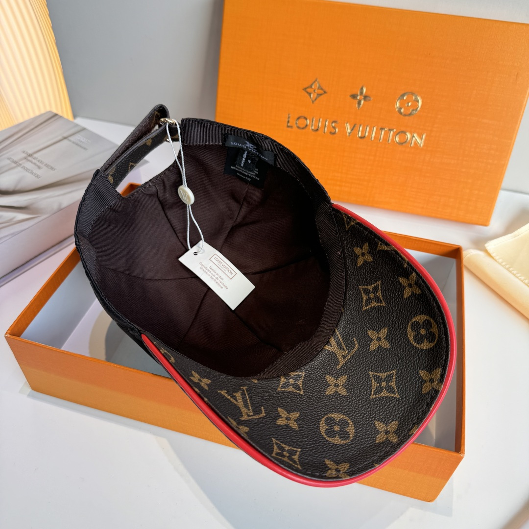 配盒子布袋，LV(路易威登)新款原单棒球帽，红色艺术刺绣，1:1开模订制，原版印花绸缎面料+专柜老花皮，