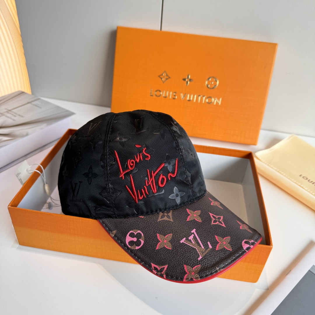 配盒子布袋，LV(路易威登)新款原单棒球帽，红色艺术刺绣，1:1开模订制，原版印花绸缎面料+专柜老花皮，