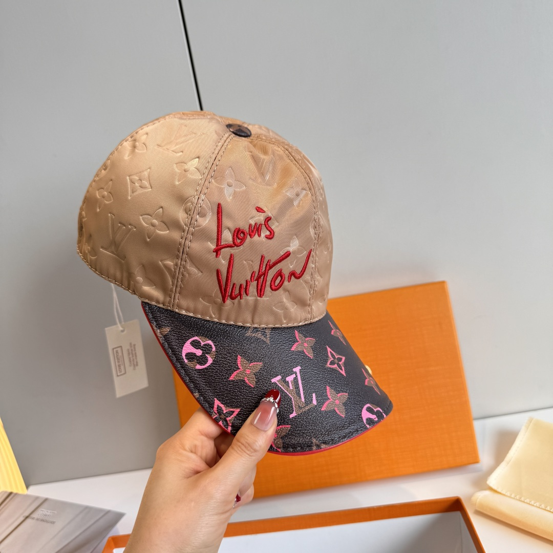 配盒子布袋，LV(路易威登)新款原单棒球帽，红色艺术刺绣，1:1开模订制，原版印花绸缎面料+专柜老花皮，