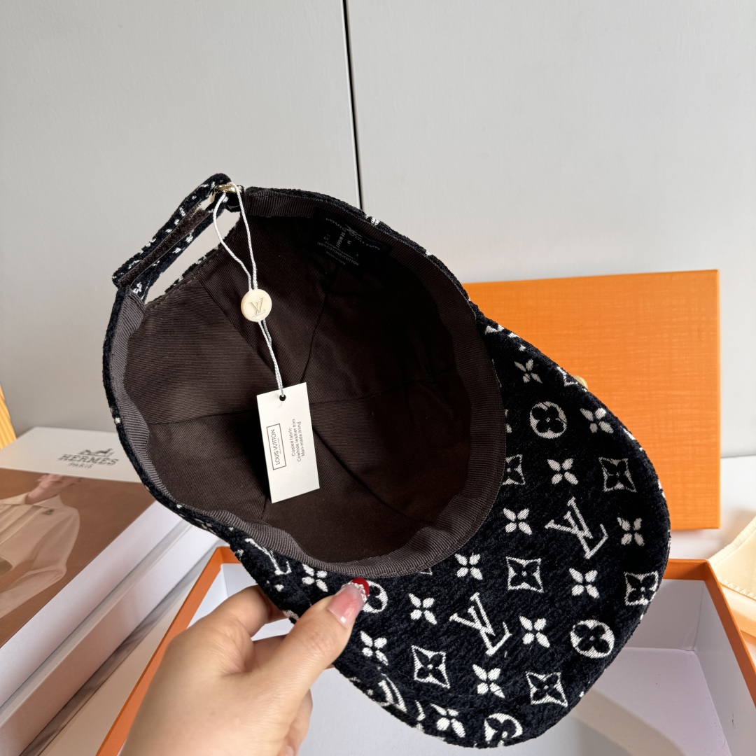 配盒子布袋，LV路易威登新款原单棒球帽，LV呢料提花，专柜1:1开模订制，质量超赞，基础头围56，贴片可