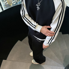 普拉达 2026秋冬🆕男士字母标识套头太空棉卫衣 经典OS版型,简约而不失格调.日常运动休闲商务毫无压力🐰客供太空针织棉 普拉达 2026秋冬🆕男士字母标识套头太空棉卫衣 经典OS版型,简约而不失格调.日常运动休闲商务毫无压力🐰客供太空针织棉