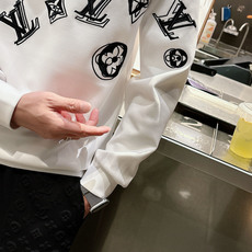 LV 2026秋冬🆕男士字母标识套头太空棉卫衣 经典OS版型,简约而不失格调.日常运动休闲商务毫无压力🐰客供太空针织棉, LV 2026秋冬🆕男士字母标识套头太空棉卫衣 经典OS版型,简约而不失格调.日常运动休闲商务毫无压力🐰客供太空针织棉,