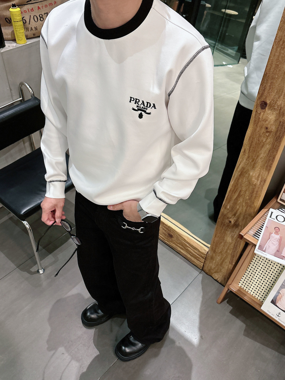 普拉达 2026秋冬🆕男士字母标识套头太空棉卫衣 经典OS版型,简约而不失格调.日常运动休闲商务毫无压力🐰客供太空针织棉 普拉达 2026秋冬🆕男士字母标识套头太空棉卫衣 经典OS版型,简约而不失格调.日常运动休闲商务毫无压力🐰客供太空针织棉
