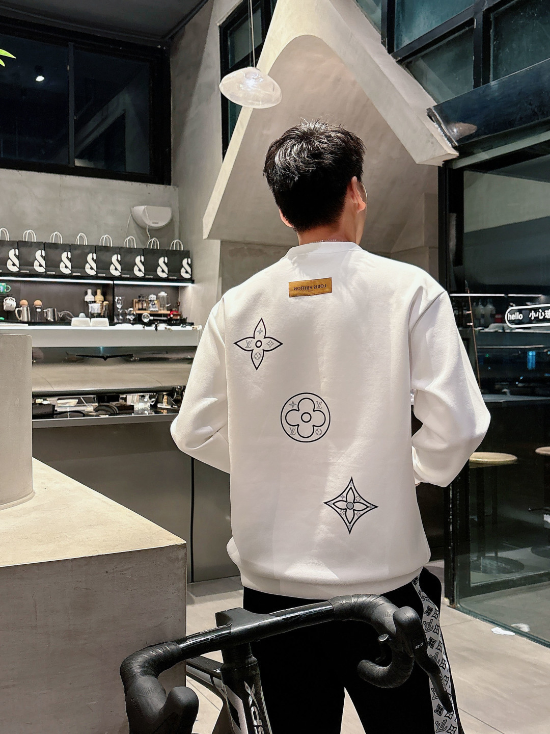 LV 2026秋冬🆕男士字母标识套头太空棉卫衣 经典OS版型,简约而不失格调.日常运动休闲商务毫无压力🐰客供太空针织棉, LV 2026秋冬🆕男士字母标识套头太空棉卫衣 经典OS版型,简约而不失格调.日常运动休闲商务毫无压力🐰客供太空针织棉,