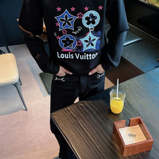 LV 2026秋冬🆕男士字母标识套头太空棉卫衣 经典OS版型,简约而不失格调.日常运动休闲商务毫无压力🐰客供太空针织棉, LV 2026秋冬🆕男士字母标识套头太空棉卫衣 经典OS版型,简约而不失格调.日常运动休闲商务毫无压力🐰客供太空针织棉,