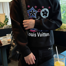 LV 2026秋冬🆕男士字母标识套头太空棉卫衣 经典OS版型,简约而不失格调.日常运动休闲商务毫无压力🐰客供太空针织棉, LV 2026秋冬🆕男士字母标识套头太空棉卫衣 经典OS版型,简约而不失格调.日常运动休闲商务毫无压力🐰客供太空针织棉,
