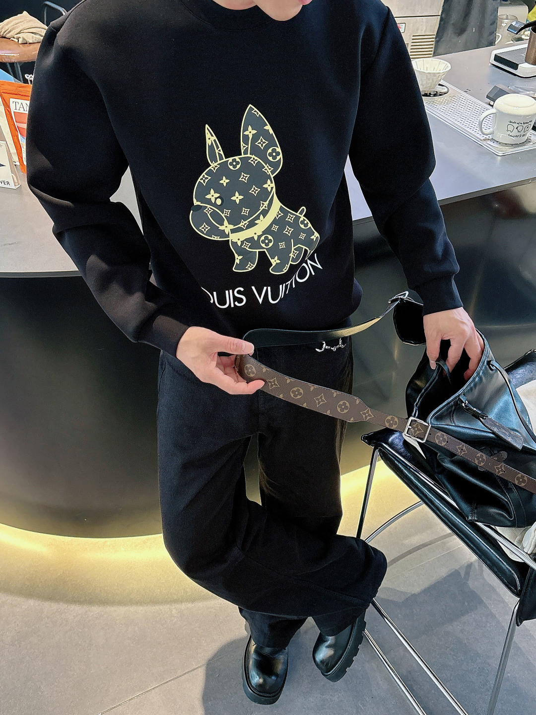LV 2026秋冬🆕男士字母标识套头太空棉卫衣 经典OS版型,简约而不失格调.日常运动休闲商务毫无压力🐰客供太空针织棉, LV 2026秋冬🆕男士字母标识套头太空棉卫衣 经典OS版型,简约而不失格调.日常运动休闲商务毫无压力🐰客供太空针织棉,