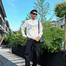 芬迪 2026秋冬🆕男士字母标识套头太空棉卫衣 经典OS版型,简约而不失格调.日常运动休闲商务毫无压力🐰客供太空针织棉, 芬迪 2026秋冬🆕男士字母标识套头太空棉卫衣 经典OS版型,简约而不失格调.日常运动休闲商务毫无压力🐰客供太空针织棉,