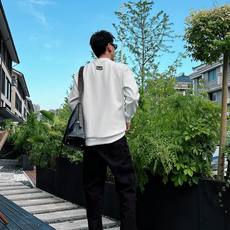 芬迪 2026秋冬🆕男士字母标识套头太空棉卫衣 经典OS版型,简约而不失格调.日常运动休闲商务毫无压力🐰客供太空针织棉, 芬迪 2026秋冬🆕男士字母标识套头太空棉卫衣 经典OS版型,简约而不失格调.日常运动休闲商务毫无压力🐰客供太空针织棉,