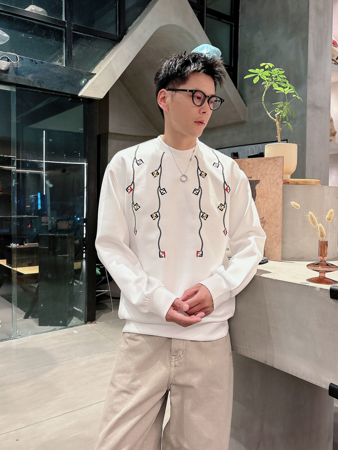 芬迪 2026秋冬🆕男士字母标识套头太空棉卫衣 经典OS版型,简约而不失格调.日常运动休闲商务毫无压力🐰客供太空针织棉, 芬迪 2026秋冬🆕男士字母标识套头太空棉卫衣 经典OS版型,简约而不失格调.日常运动休闲商务毫无压力🐰客供太空针织棉,