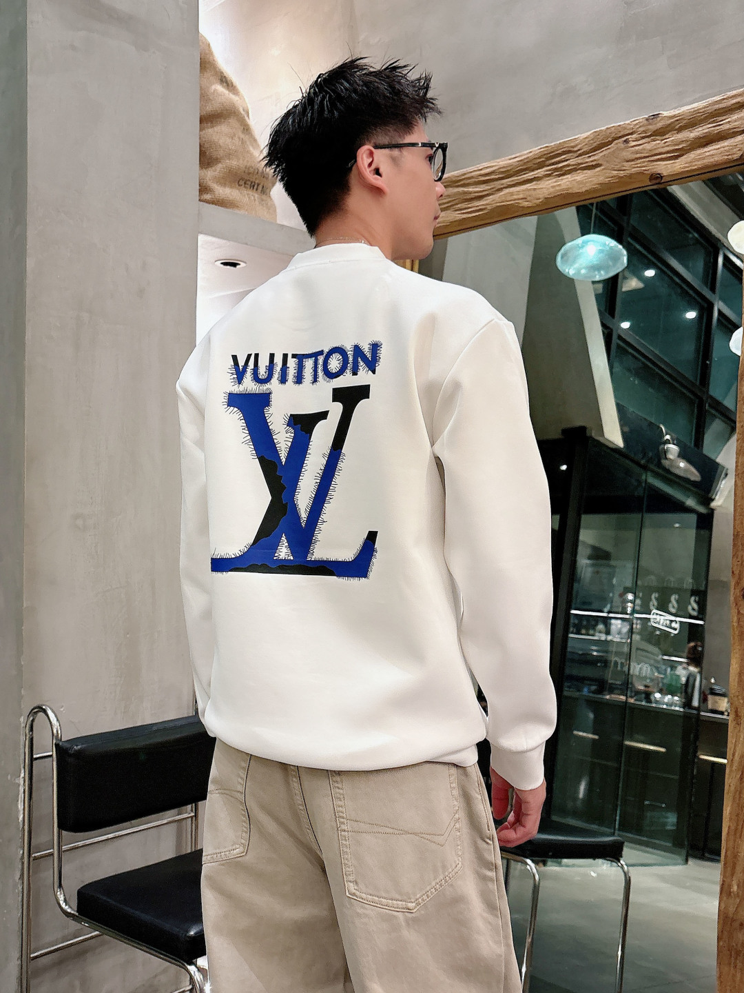 LV 2026秋冬🆕男士字母标识套头太空棉卫衣 经典OS版型,简约而不失格调.日常运动休闲商务毫无压力🐰客供太空针织棉, LV 2026秋冬🆕男士字母标识套头太空棉卫衣 经典OS版型,简约而不失格调.日常运动休闲商务毫无压力🐰客供太空针织棉,