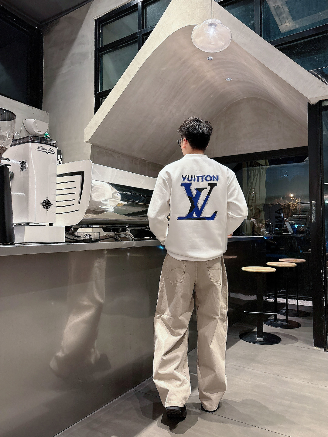 LV 2026秋冬🆕男士字母标识套头太空棉卫衣 经典OS版型,简约而不失格调.日常运动休闲商务毫无压力🐰客供太空针织棉, LV 2026秋冬🆕男士字母标识套头太空棉卫衣 经典OS版型,简约而不失格调.日常运动休闲商务毫无压力🐰客供太空针织棉,