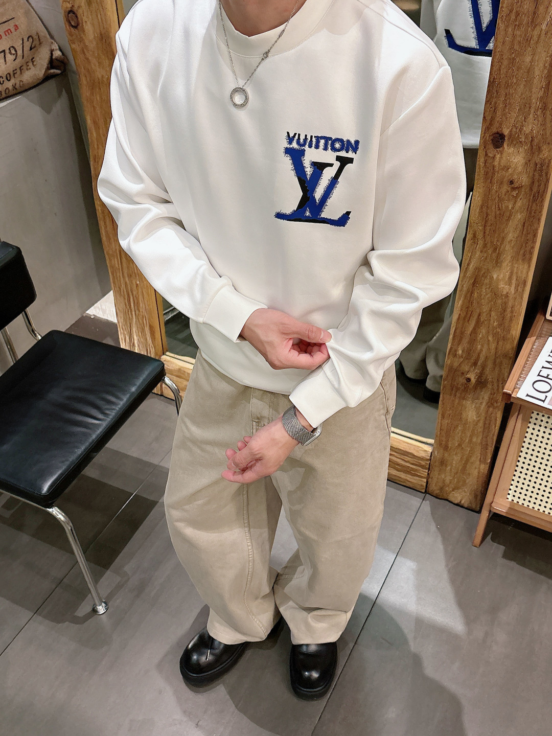 LV 2026秋冬🆕男士字母标识套头太空棉卫衣 经典OS版型,简约而不失格调.日常运动休闲商务毫无压力🐰客供太空针织棉, LV 2026秋冬🆕男士字母标识套头太空棉卫衣 经典OS版型,简约而不失格调.日常运动休闲商务毫无压力🐰客供太空针织棉,