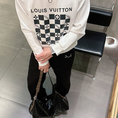 LV 2026秋冬🆕男士字母标识套头太空棉卫衣 经典OS版型,简约而不失格调.日常运动休闲商务毫无压力🐰客供太空针织棉, LV 2026秋冬🆕男士字母标识套头太空棉卫衣 经典OS版型,简约而不失格调.日常运动休闲商务毫无压力🐰客供太空针织棉,