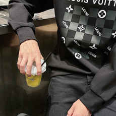 LV 2026秋冬🆕男士字母标识套头太空棉卫衣 经典OS版型,简约而不失格调.日常运动休闲商务毫无压力🐰客供太空针织棉, LV 2026秋冬🆕男士字母标识套头太空棉卫衣 经典OS版型,简约而不失格调.日常运动休闲商务毫无压力🐰客供太空针织棉,