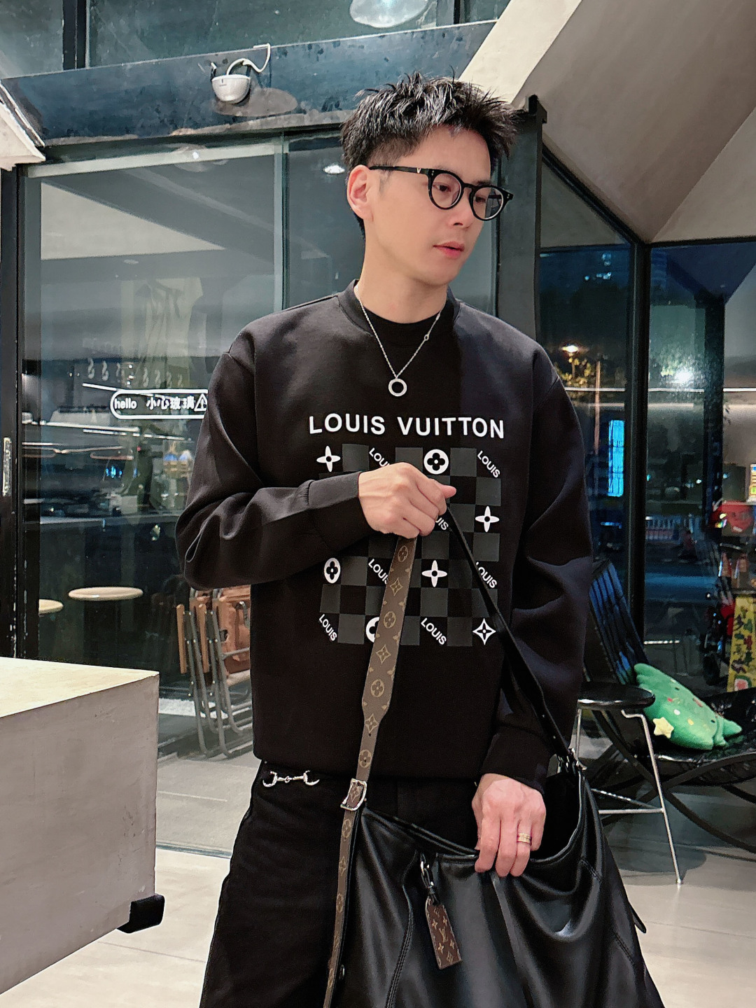 LV 2026秋冬🆕男士字母标识套头太空棉卫衣 经典OS版型,简约而不失格调.日常运动休闲商务毫无压力🐰客供太空针织棉, LV 2026秋冬🆕男士字母标识套头太空棉卫衣 经典OS版型,简约而不失格调.日常运动休闲商务毫无压力🐰客供太空针织棉,