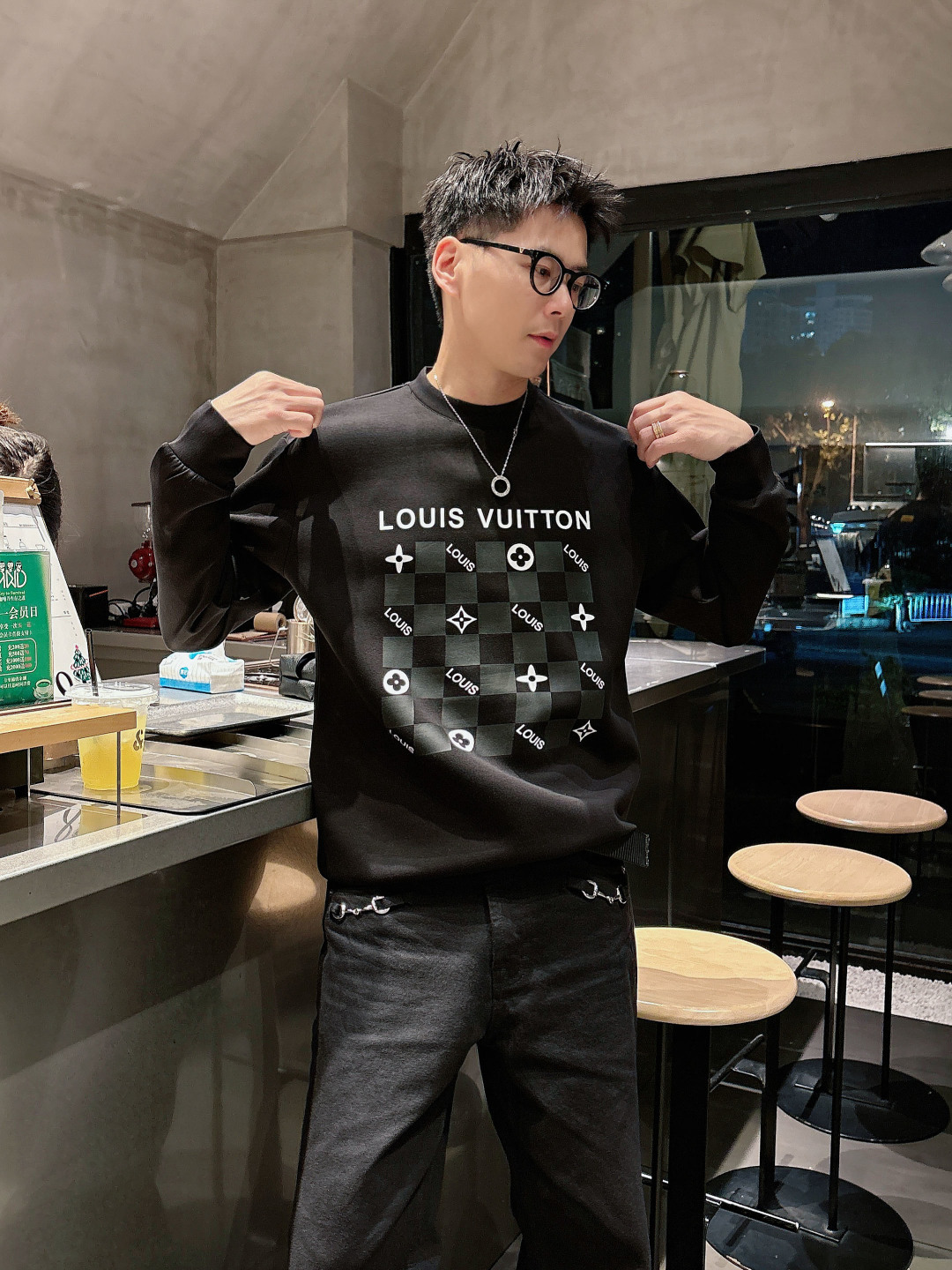 LV 2026秋冬🆕男士字母标识套头太空棉卫衣 经典OS版型,简约而不失格调.日常运动休闲商务毫无压力🐰客供太空针织棉, LV 2026秋冬🆕男士字母标识套头太空棉卫衣 经典OS版型,简约而不失格调.日常运动休闲商务毫无压力🐰客供太空针织棉,