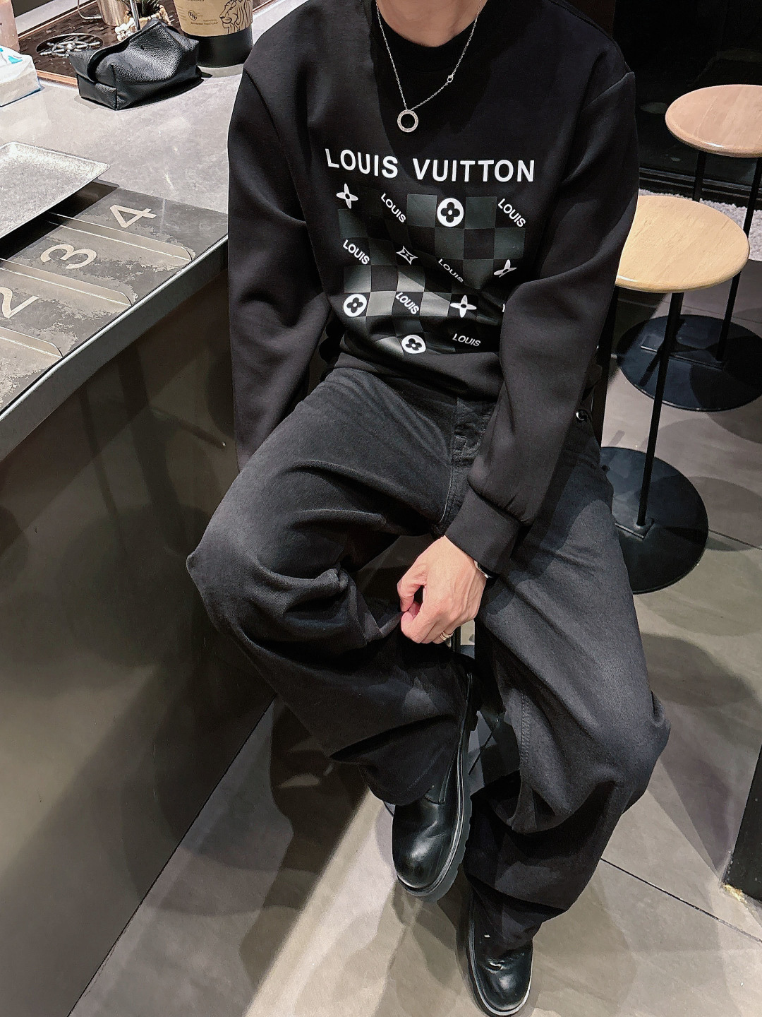 LV 2026秋冬🆕男士字母标识套头太空棉卫衣 经典OS版型,简约而不失格调.日常运动休闲商务毫无压力🐰客供太空针织棉, LV 2026秋冬🆕男士字母标识套头太空棉卫衣 经典OS版型,简约而不失格调.日常运动休闲商务毫无压力🐰客供太空针织棉,