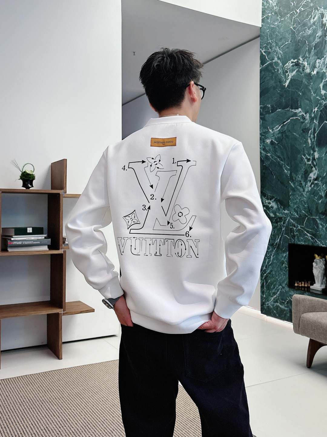 LV 2026秋冬🆕男士字母标识套头太空棉卫衣 经典OS版型,简约而不失格调.日常运动休闲商务毫无压力🐰客供太空针织棉, LV 2026秋冬🆕男士字母标识套头太空棉卫衣 经典OS版型,简约而不失格调.日常运动休闲商务毫无压力🐰客供太空针织棉,