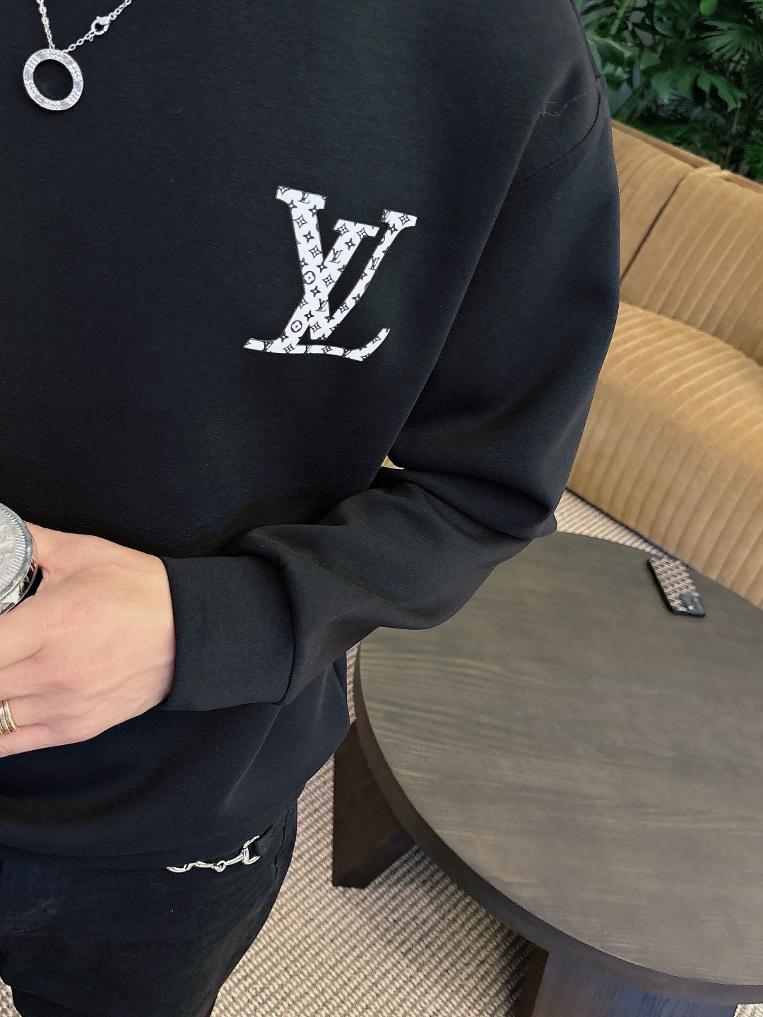LV 2026秋冬🆕男士字母标识套头太空棉卫衣 经典OS版型,简约而不失格调.日常运动休闲商务毫无压力🐰客供太空针织棉, LV 2026秋冬🆕男士字母标识套头太空棉卫衣 经典OS版型,简约而不失格调.日常运动休闲商务毫无压力🐰客供太空针织棉,