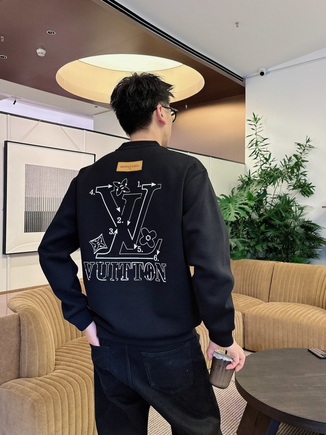LV 2026秋冬🆕男士字母标识套头太空棉卫衣 经典OS版型,简约而不失格调.日常运动休闲商务毫无压力🐰客供太空针织棉, LV 2026秋冬🆕男士字母标识套头太空棉卫衣 经典OS版型,简约而不失格调.日常运动休闲商务毫无压力🐰客供太空针织棉,